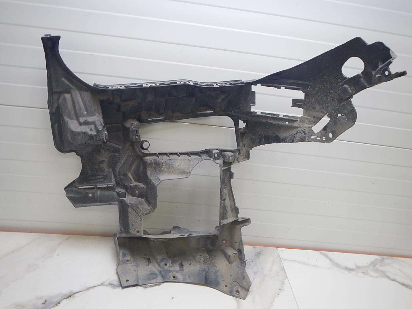 Кронштейн переднего бампера правый