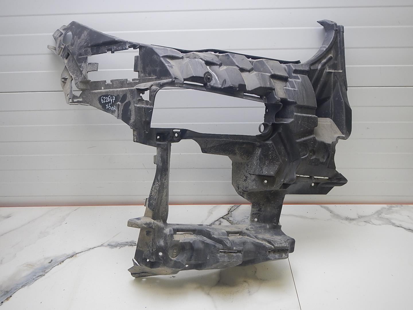 Кронштейн переднего бампера правый