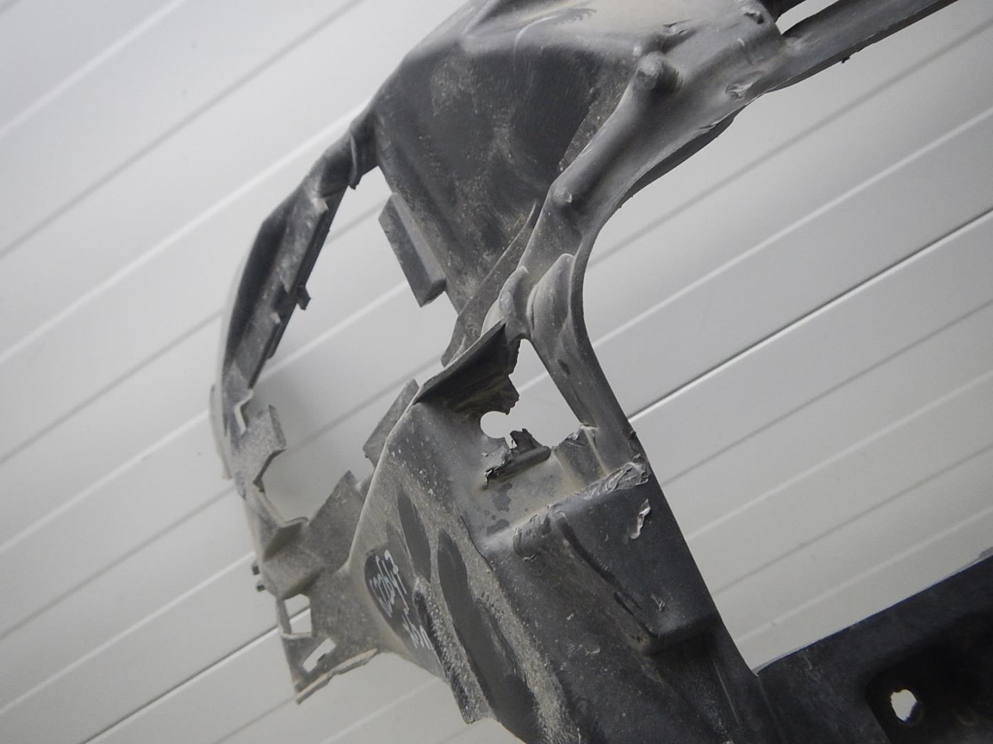 Кронштейн переднего бампера правый