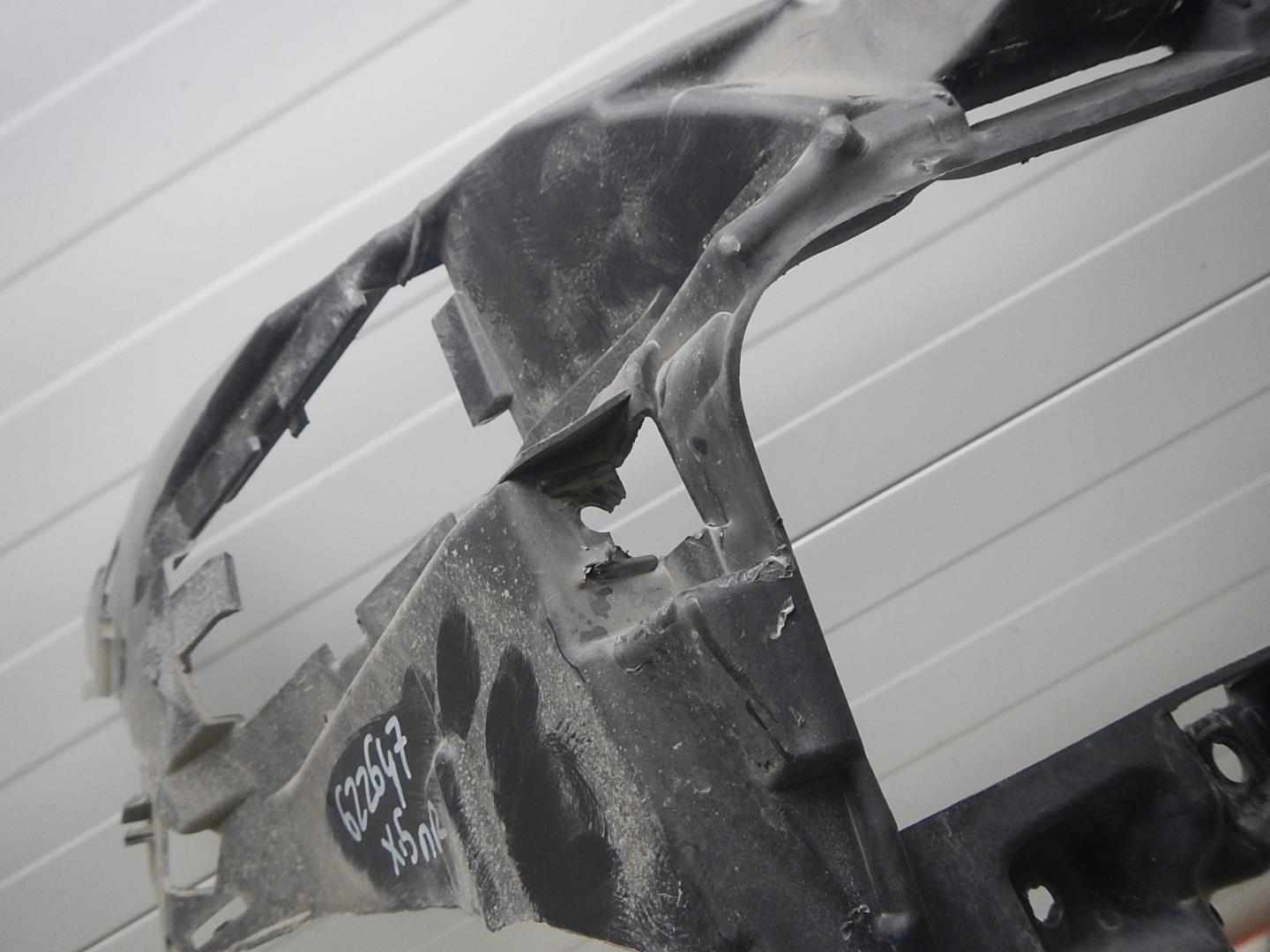 Кронштейн переднего бампера правый