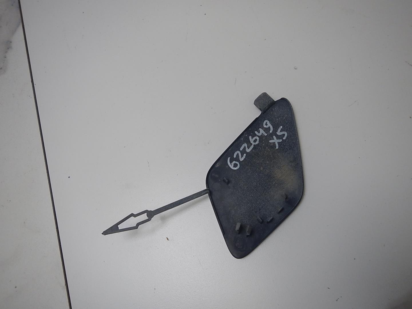 Заглушка буксировочного крюка