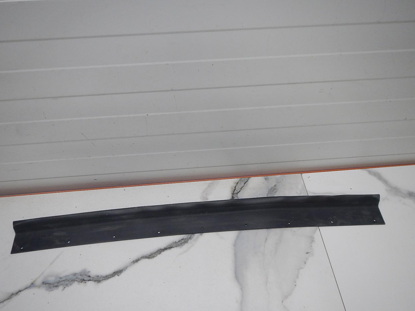 Уплотнитель задней правой двери