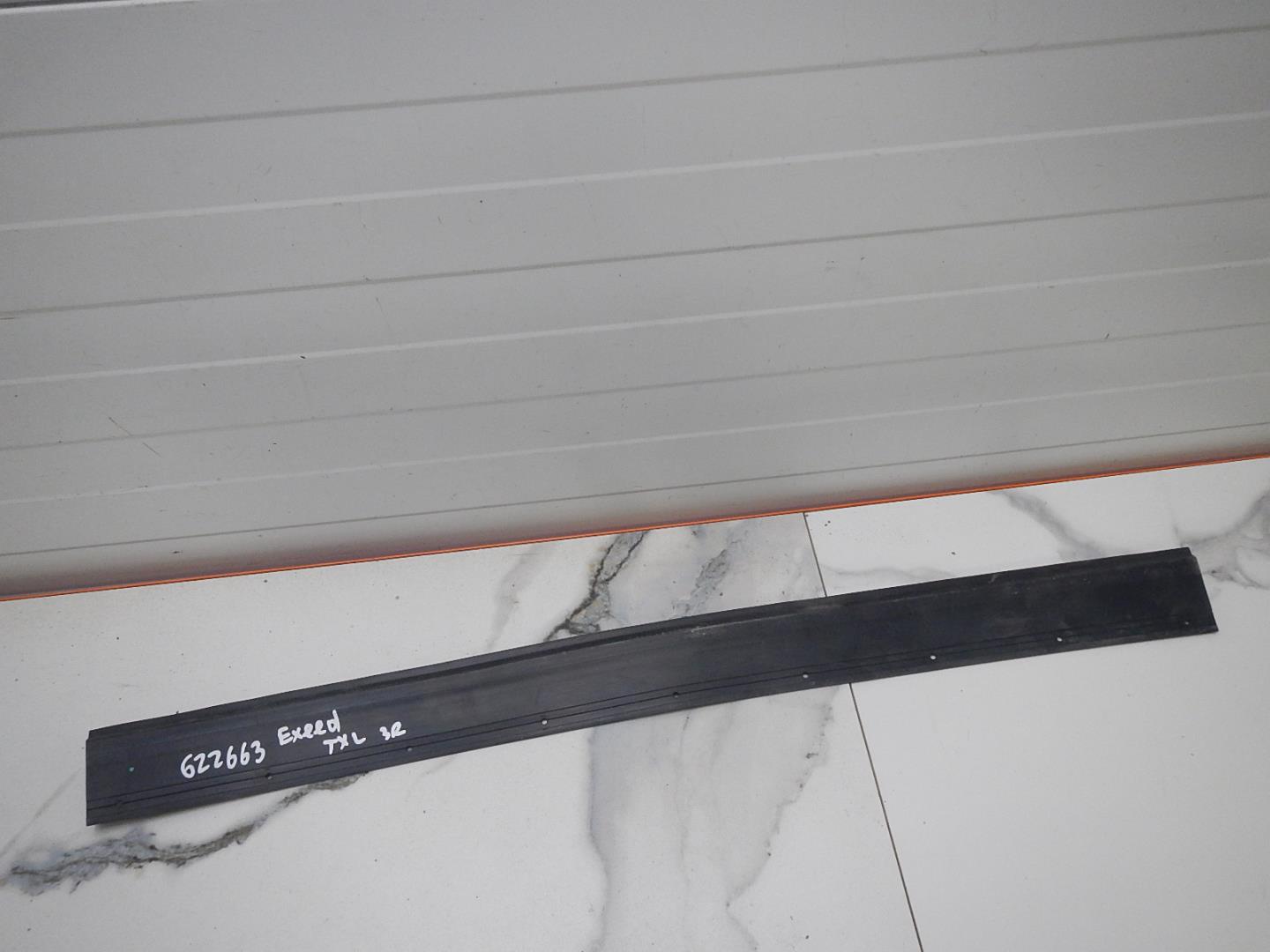 Уплотнитель задней правой двери