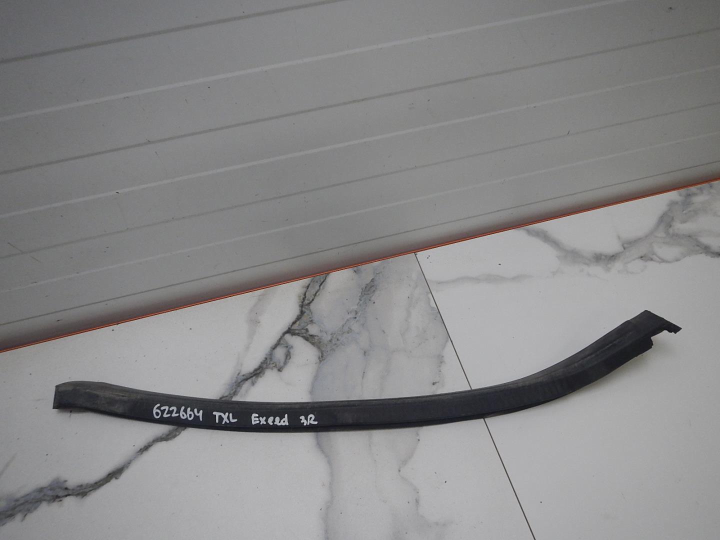 Уплотнитель задней правой двери