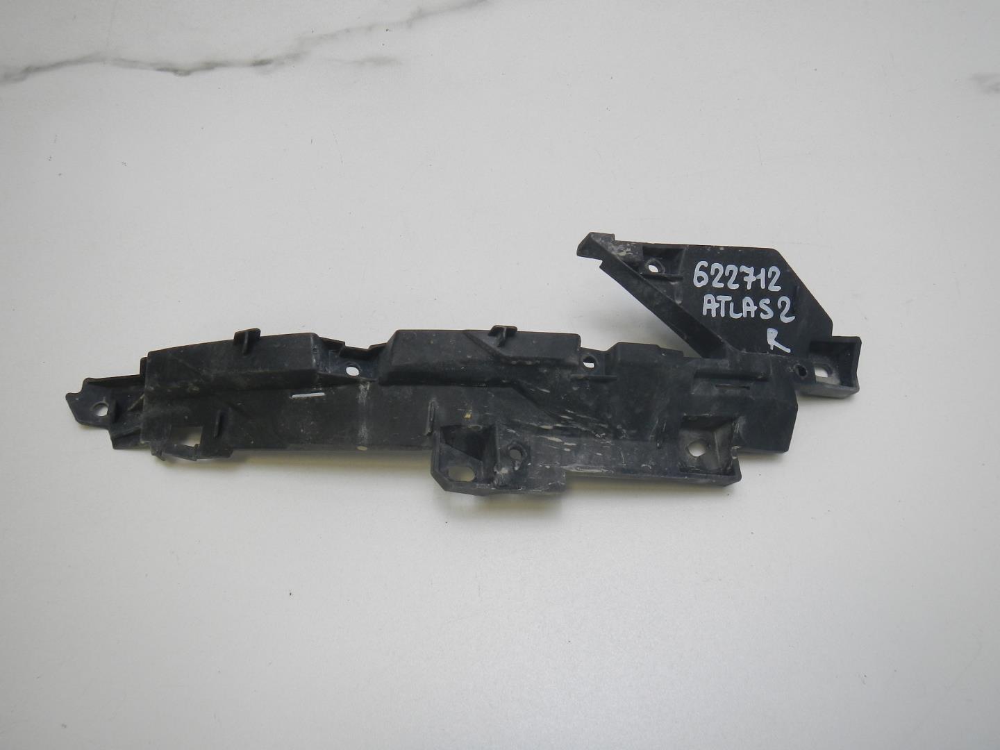 Кронштейн решетки радиатора