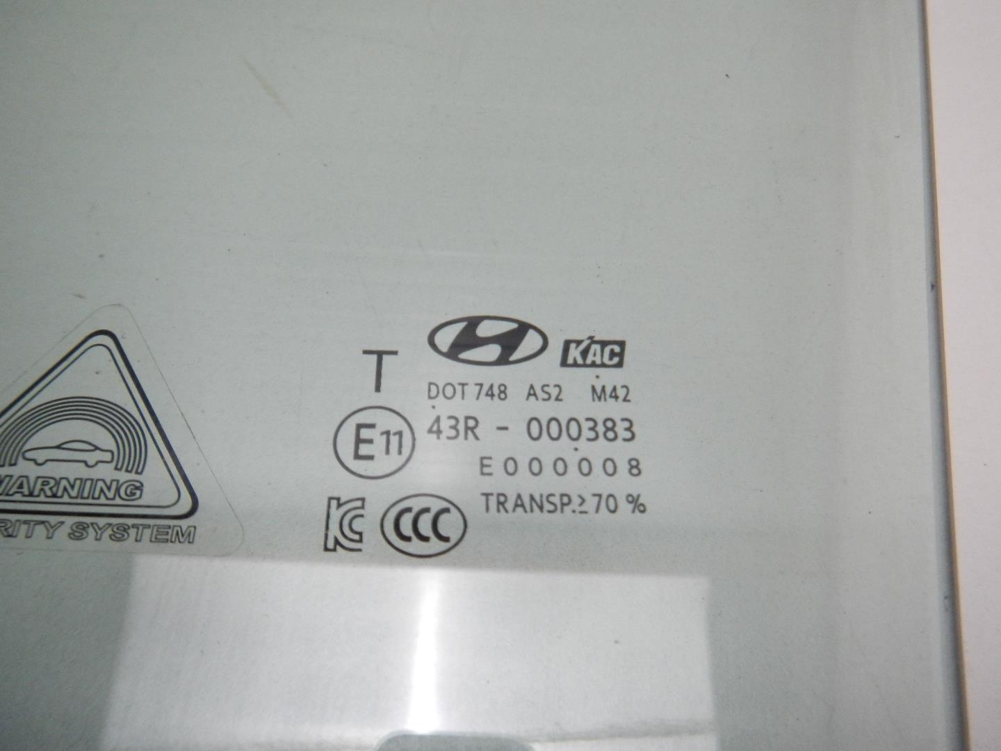 Стекло двери передней левой