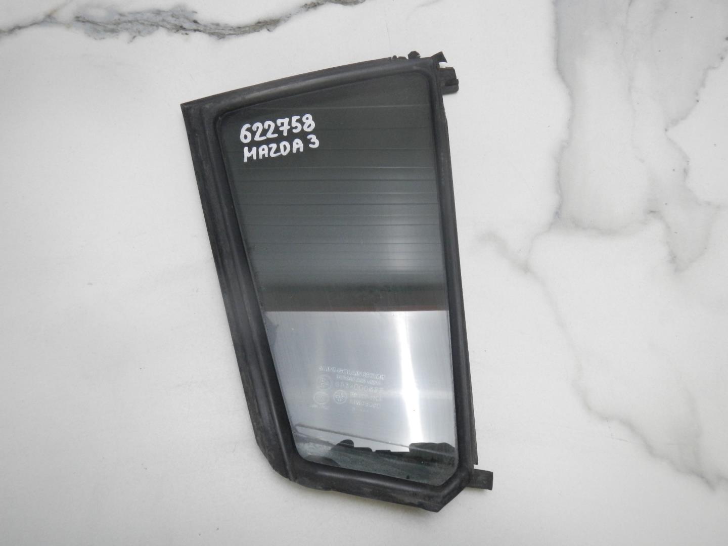 Стекло двери задней правой (форточка)