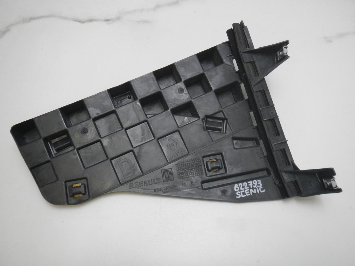 Направляющая стекла двери