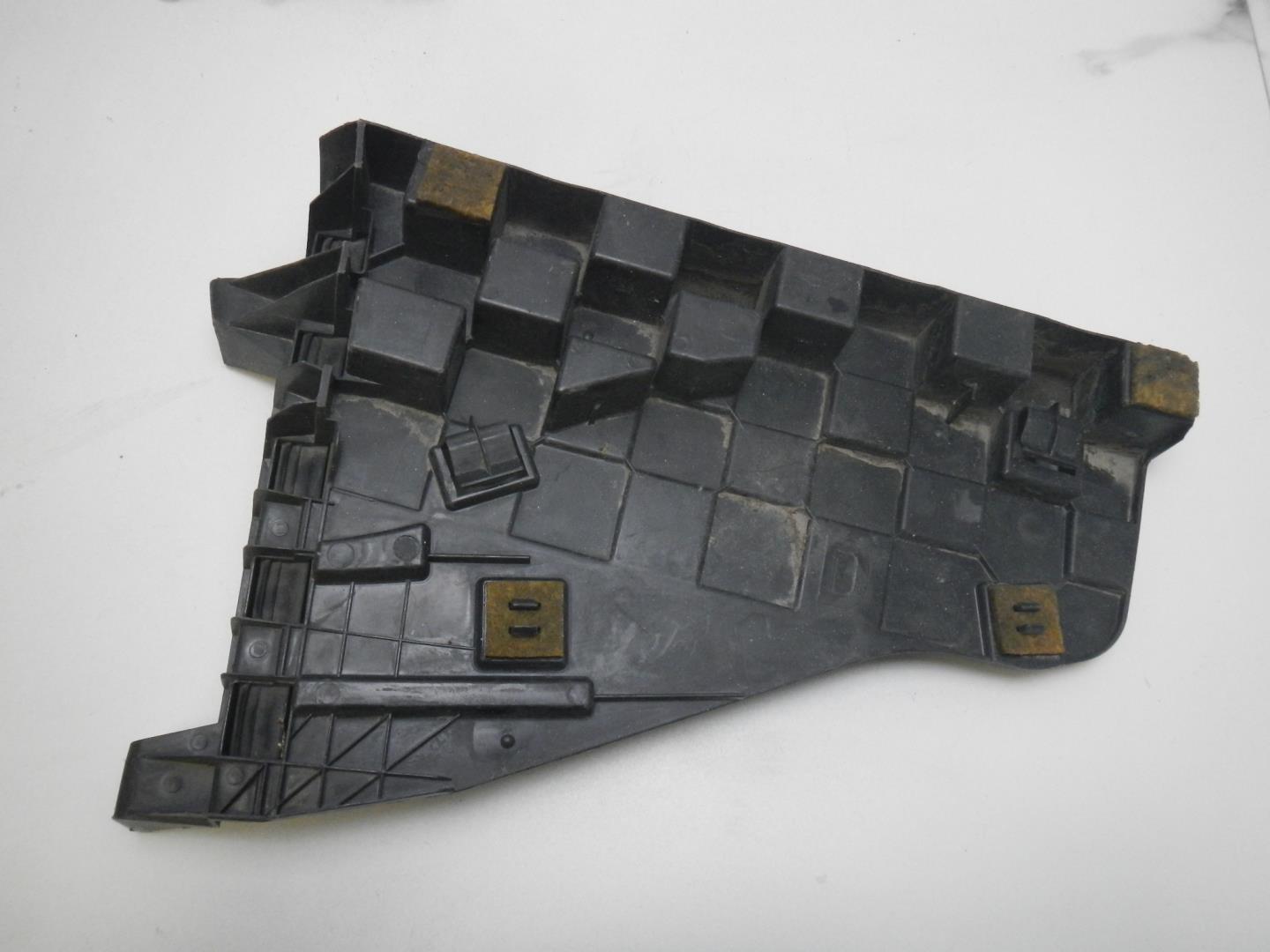 Направляющая стекла двери