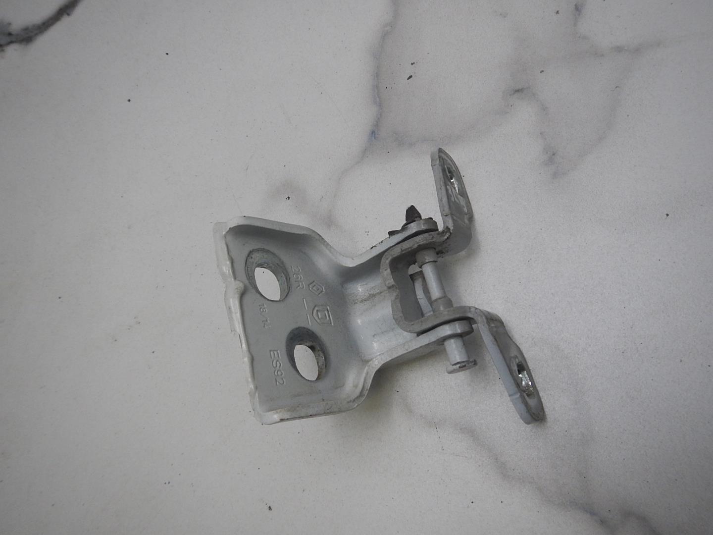 Петля двери передней левой верхняя