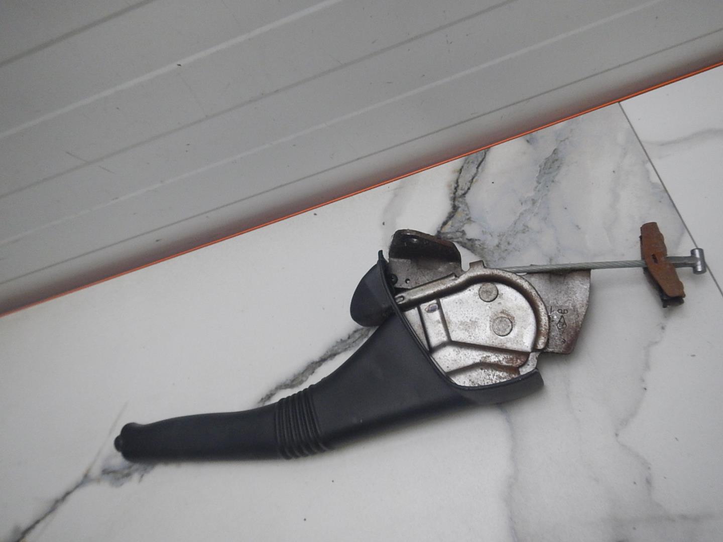 Рычаг стояночного тормоза