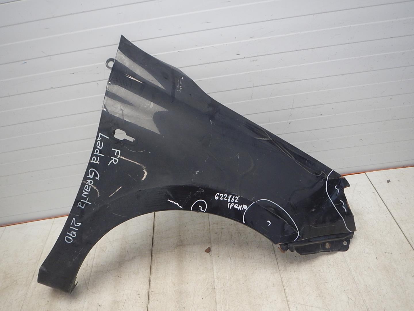 Крыло переднее правое