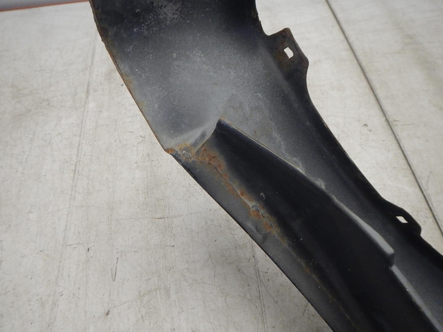 Крыло переднее правое