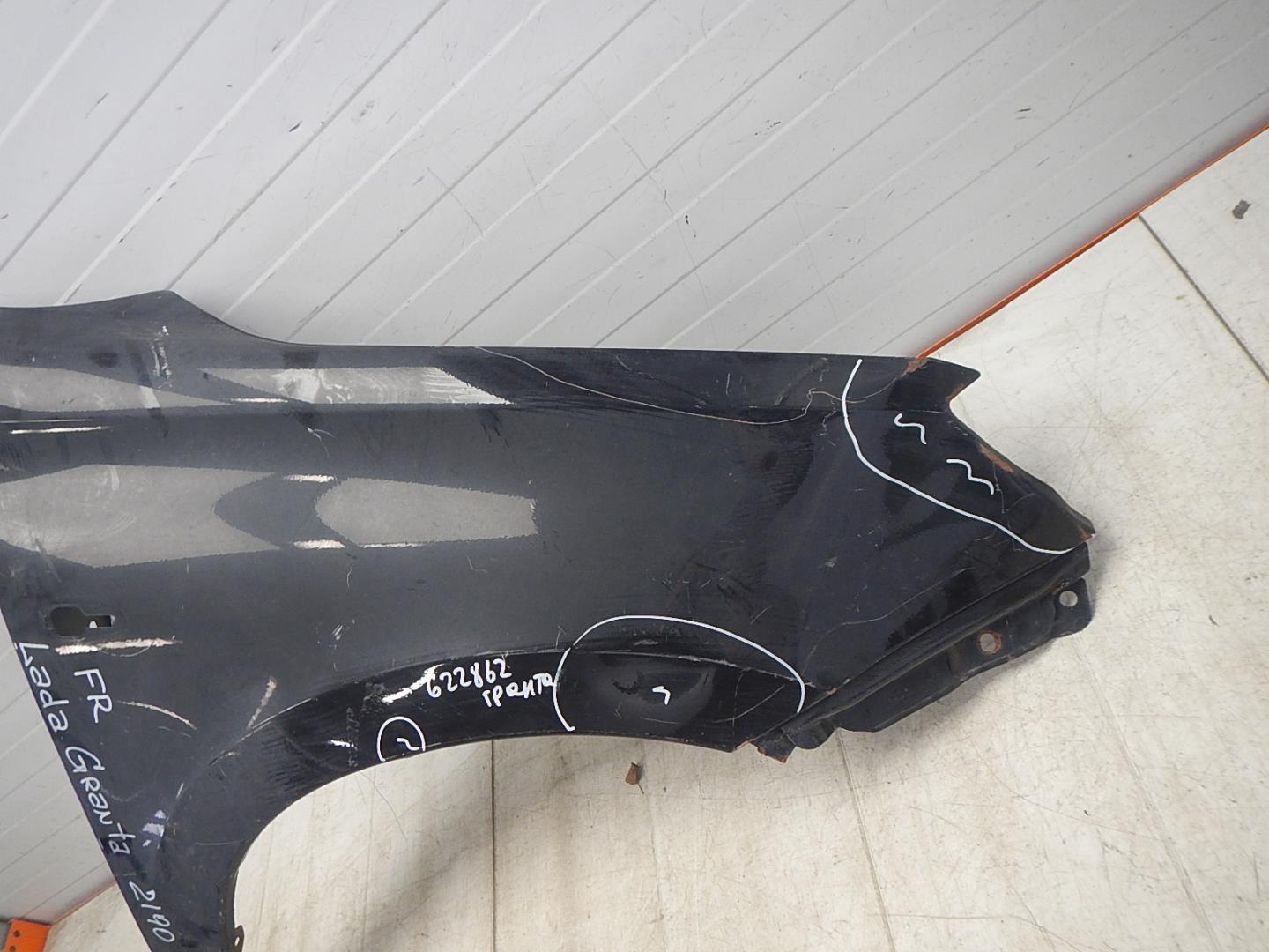 Крыло переднее правое