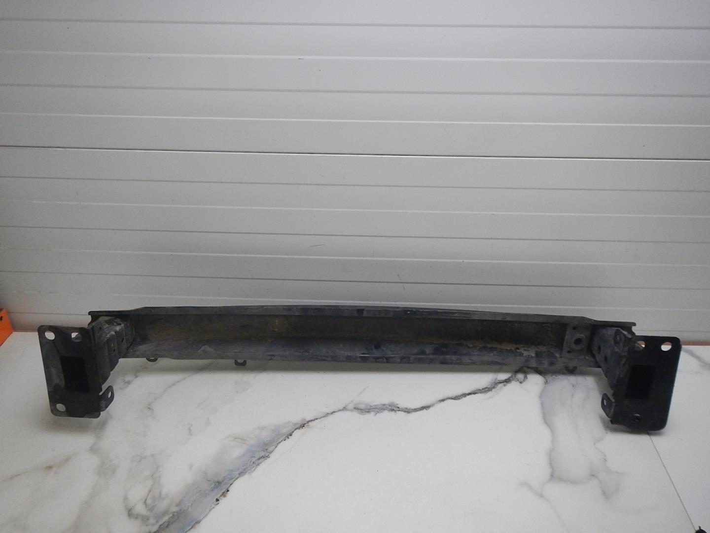 Усилитель переднего бампера