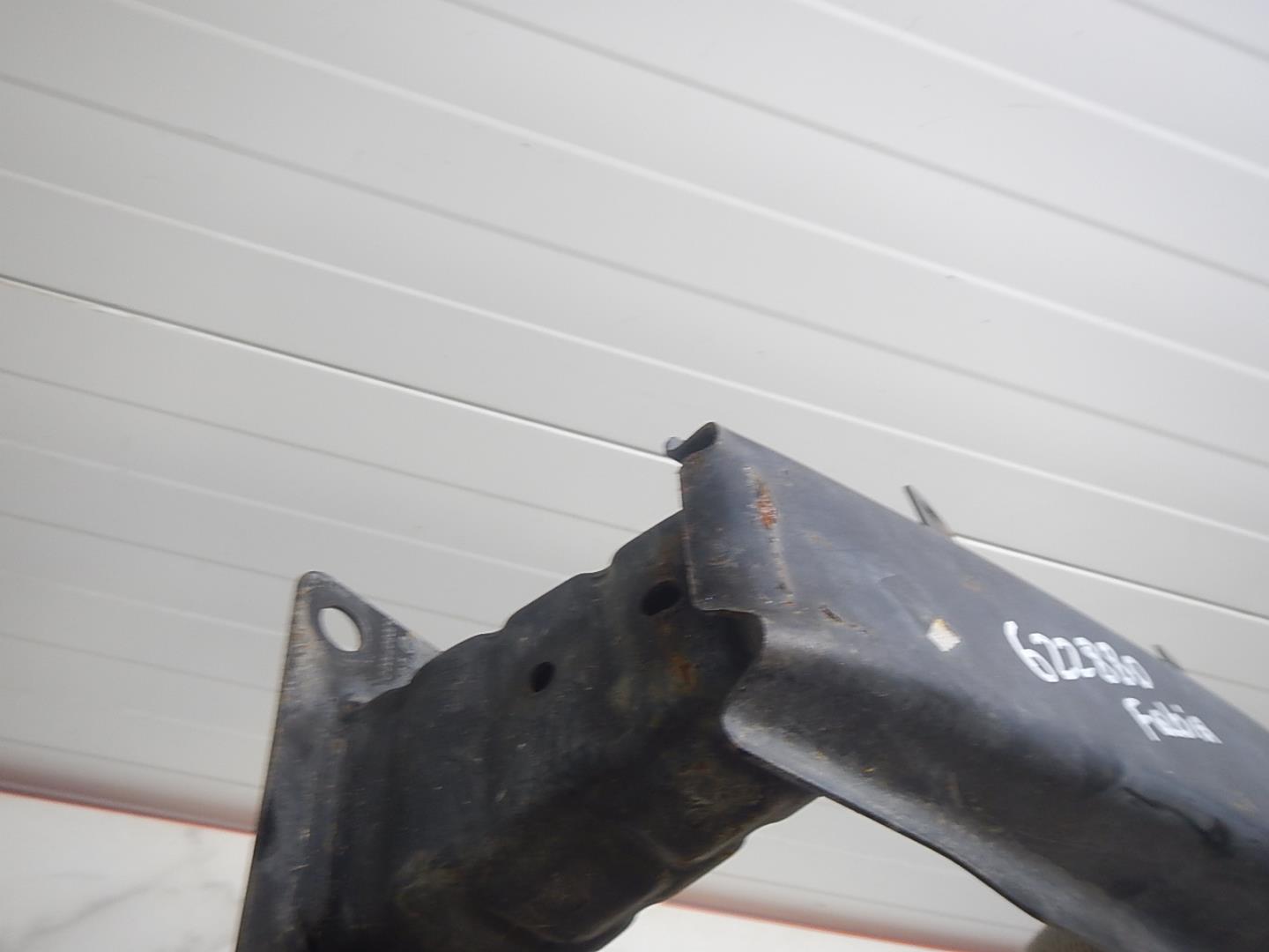 Усилитель переднего бампера