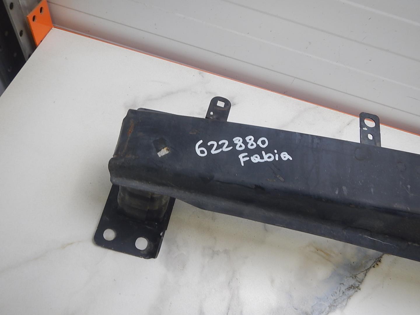 Усилитель переднего бампера