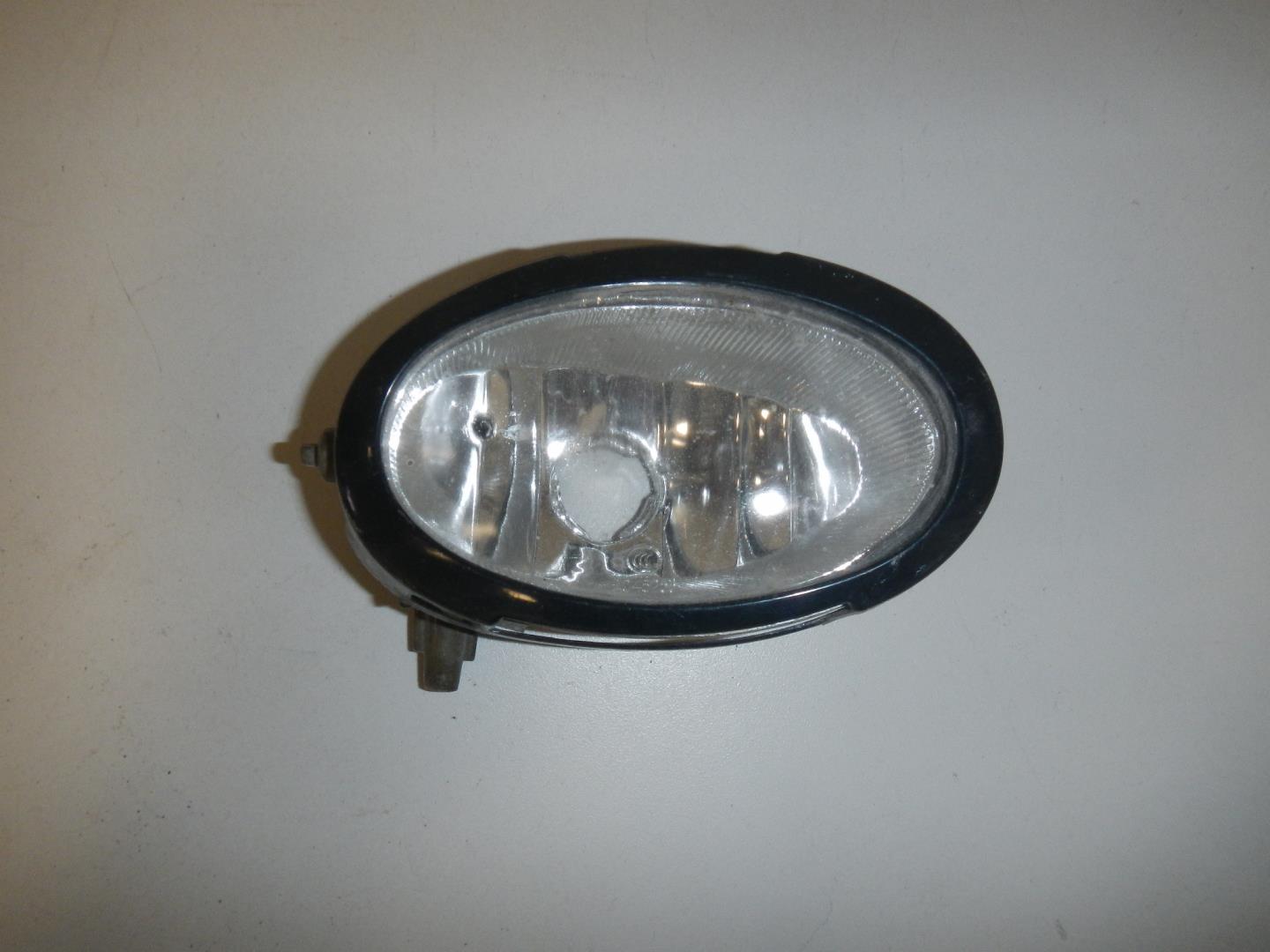 Фара противотуманная правая