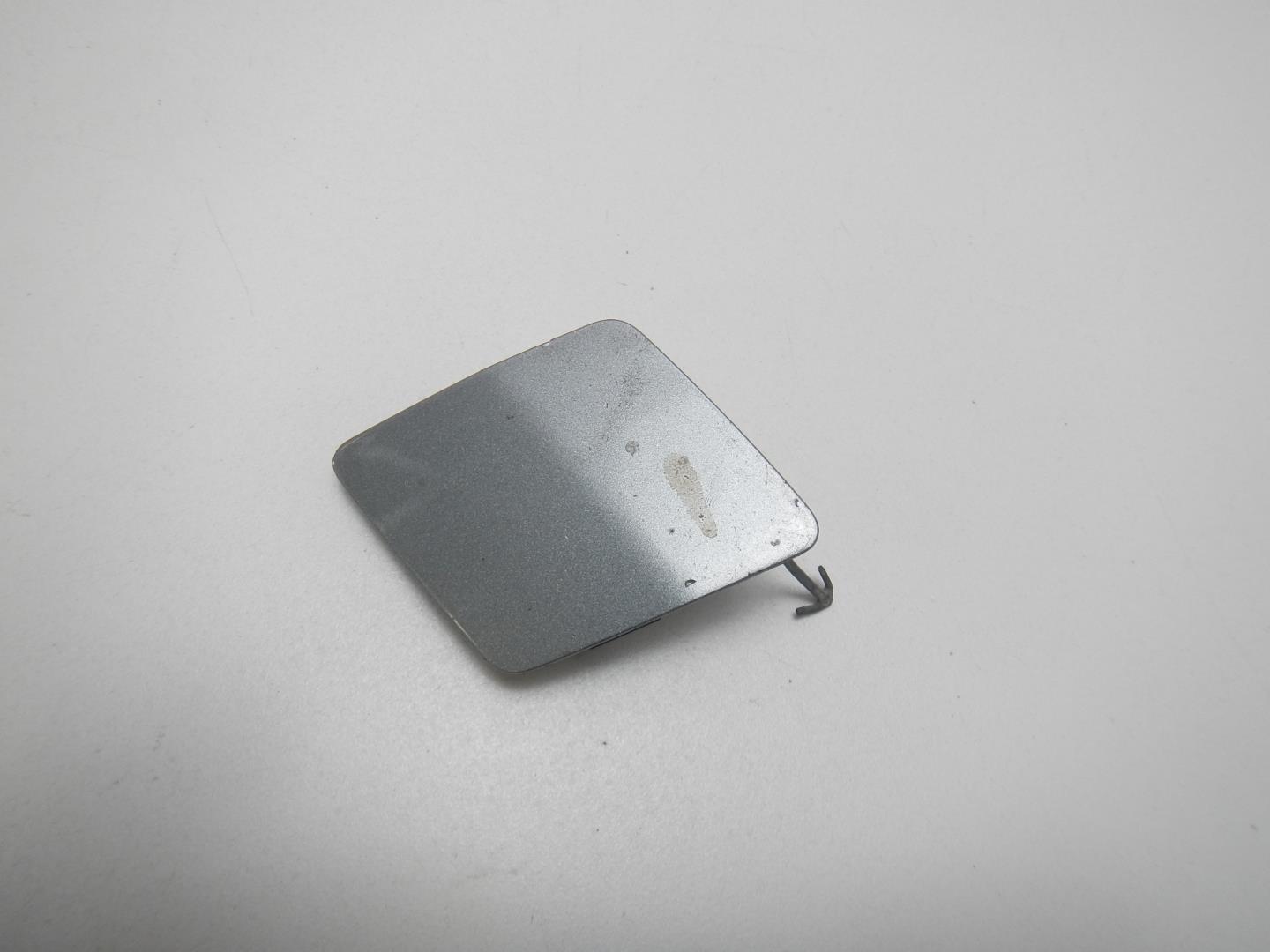 Заглушка буксировочного крюка