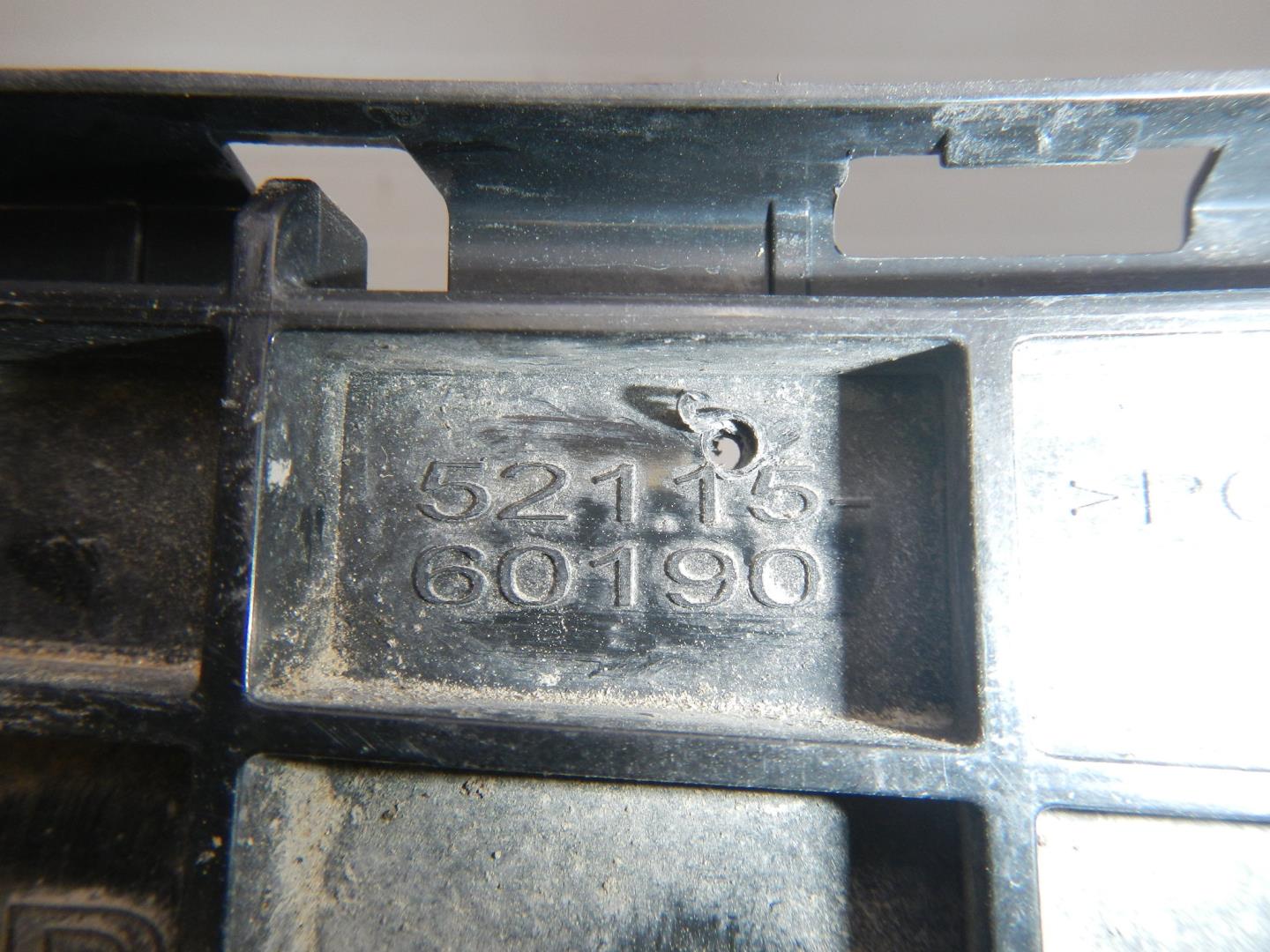 Кронштейн переднего бампера правый