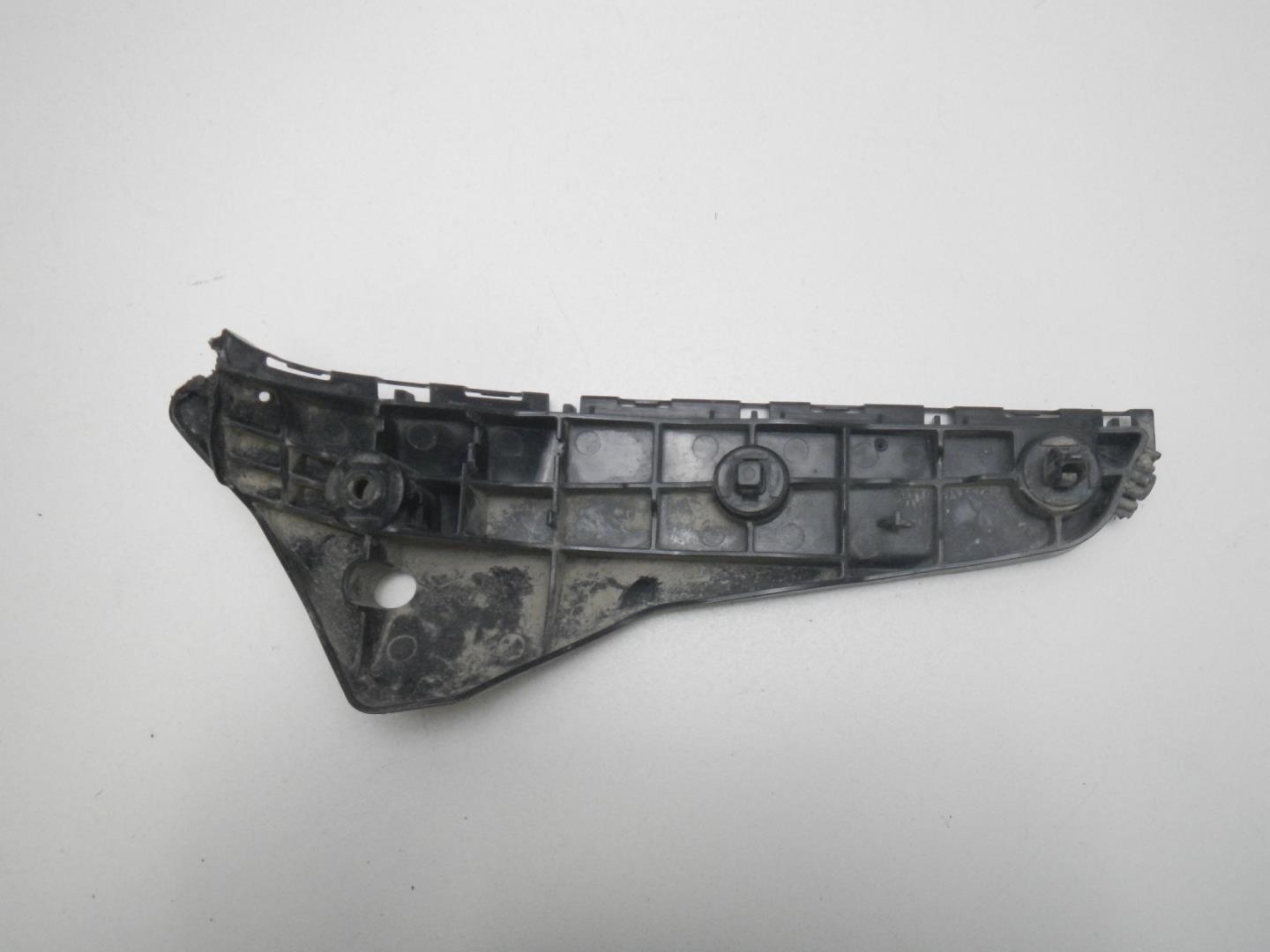 Кронштейн переднего бампера правый