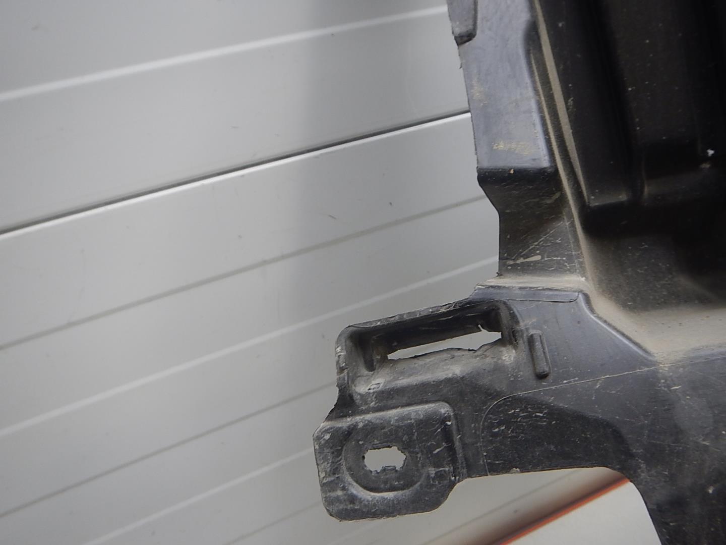 Кронштейн переднего бампера левый