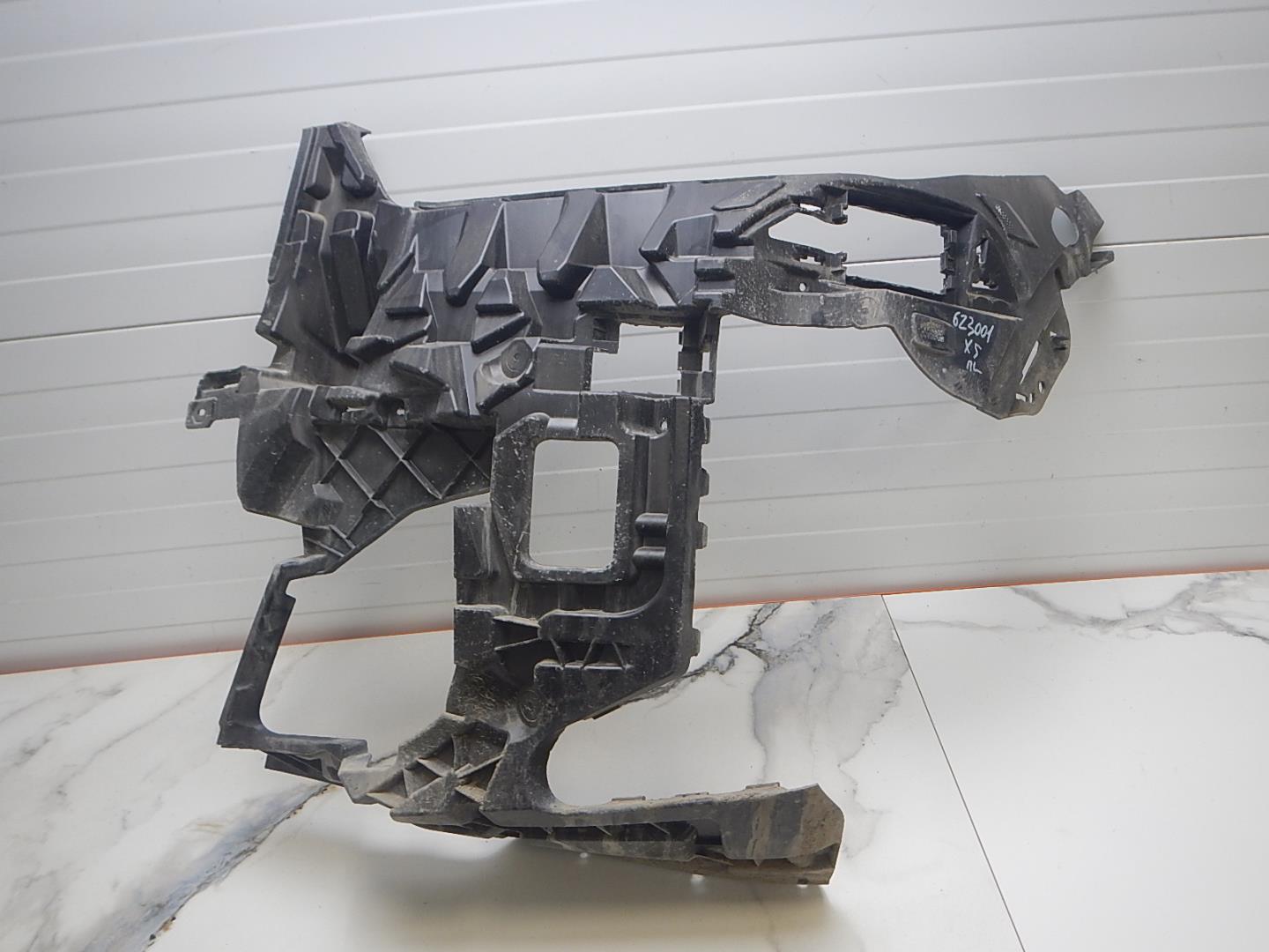 Кронштейн переднего бампера левый