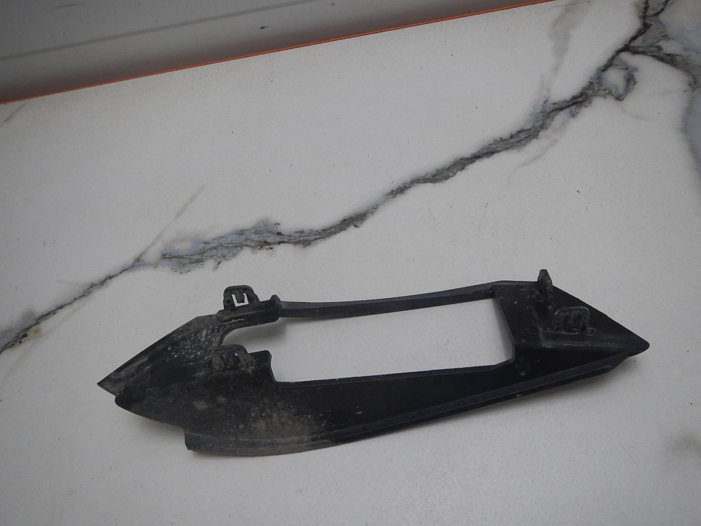 Кронштейн переднего бампера правый