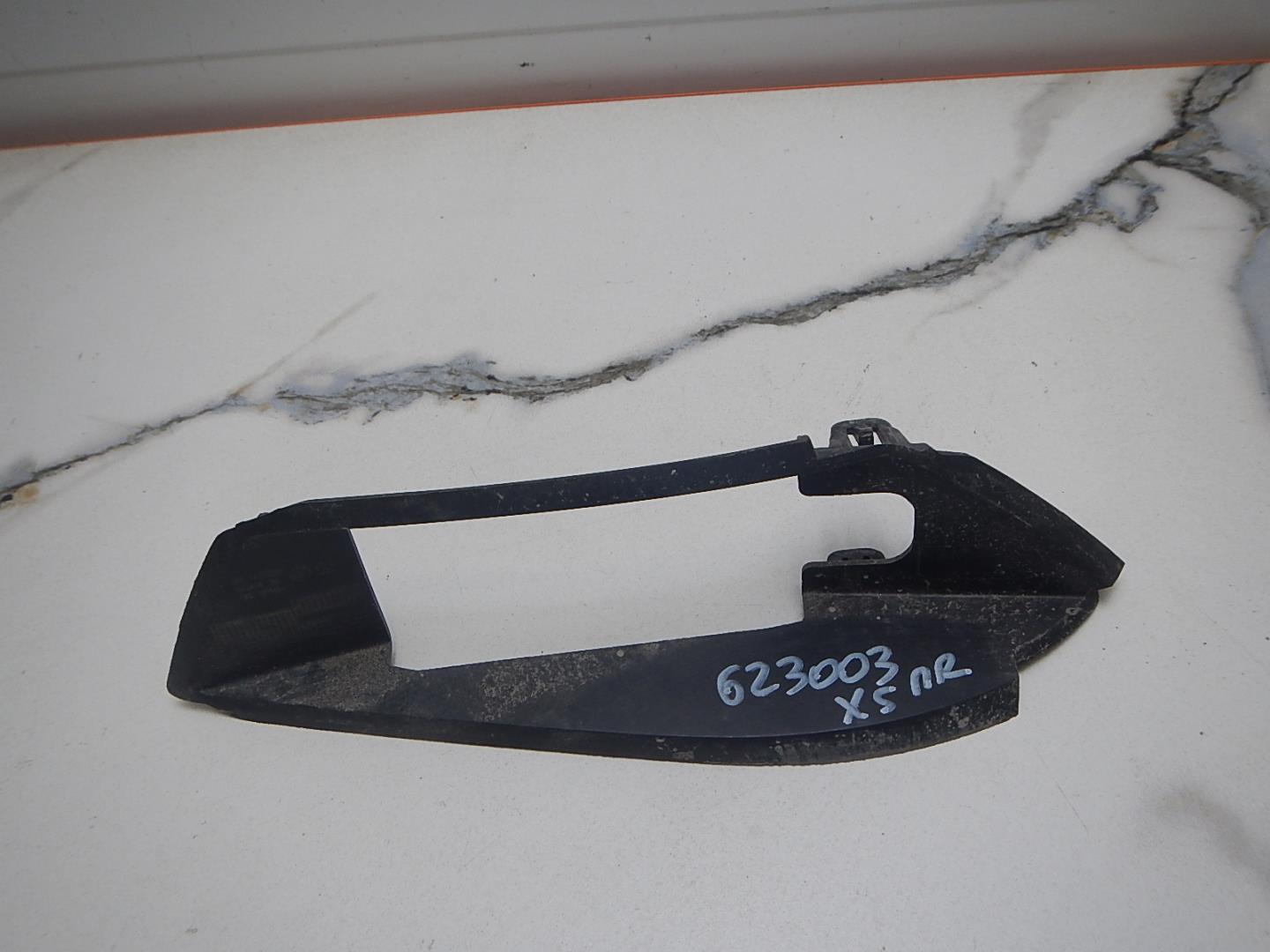 Кронштейн переднего бампера правый