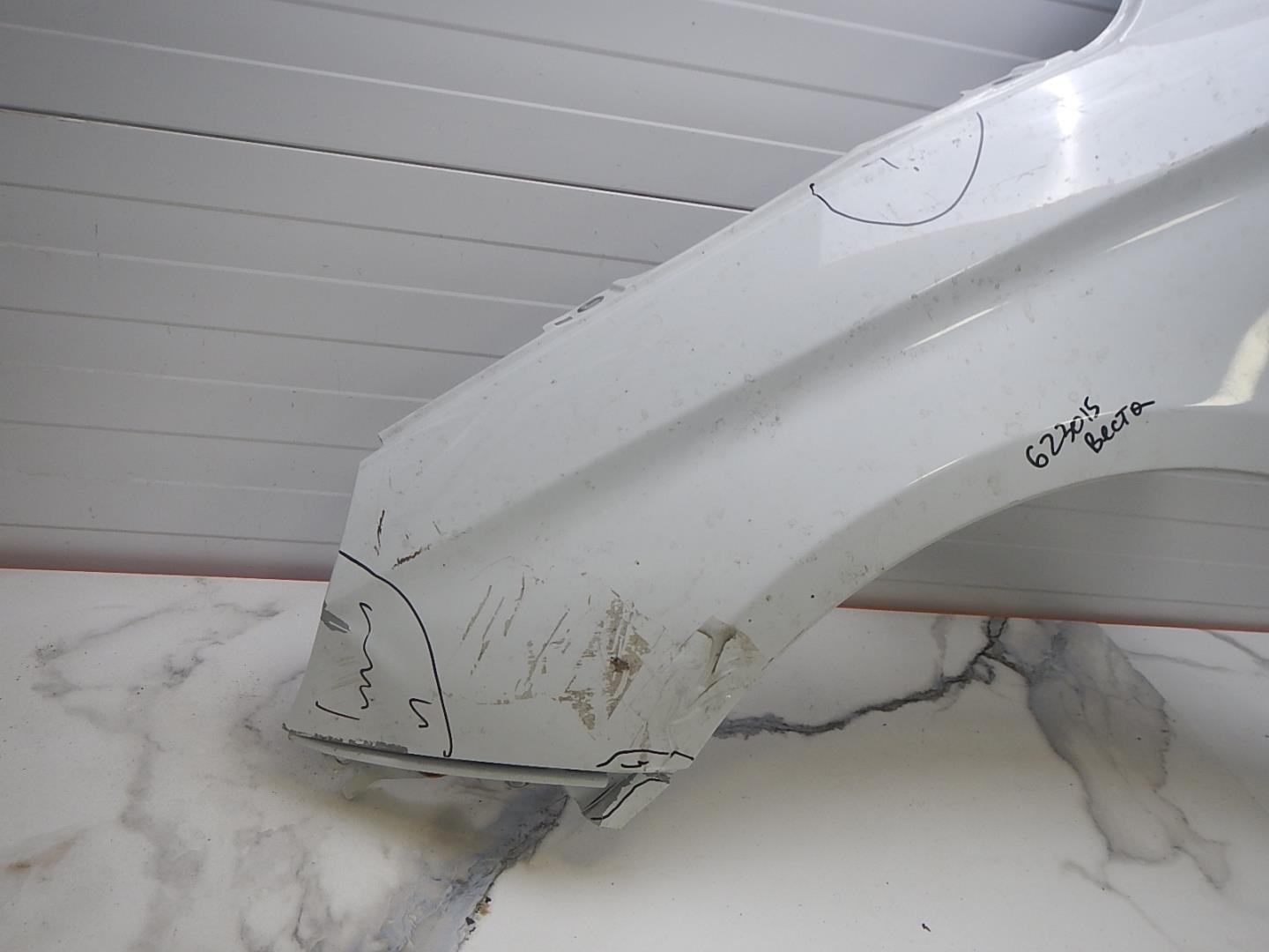 Крыло переднее левое