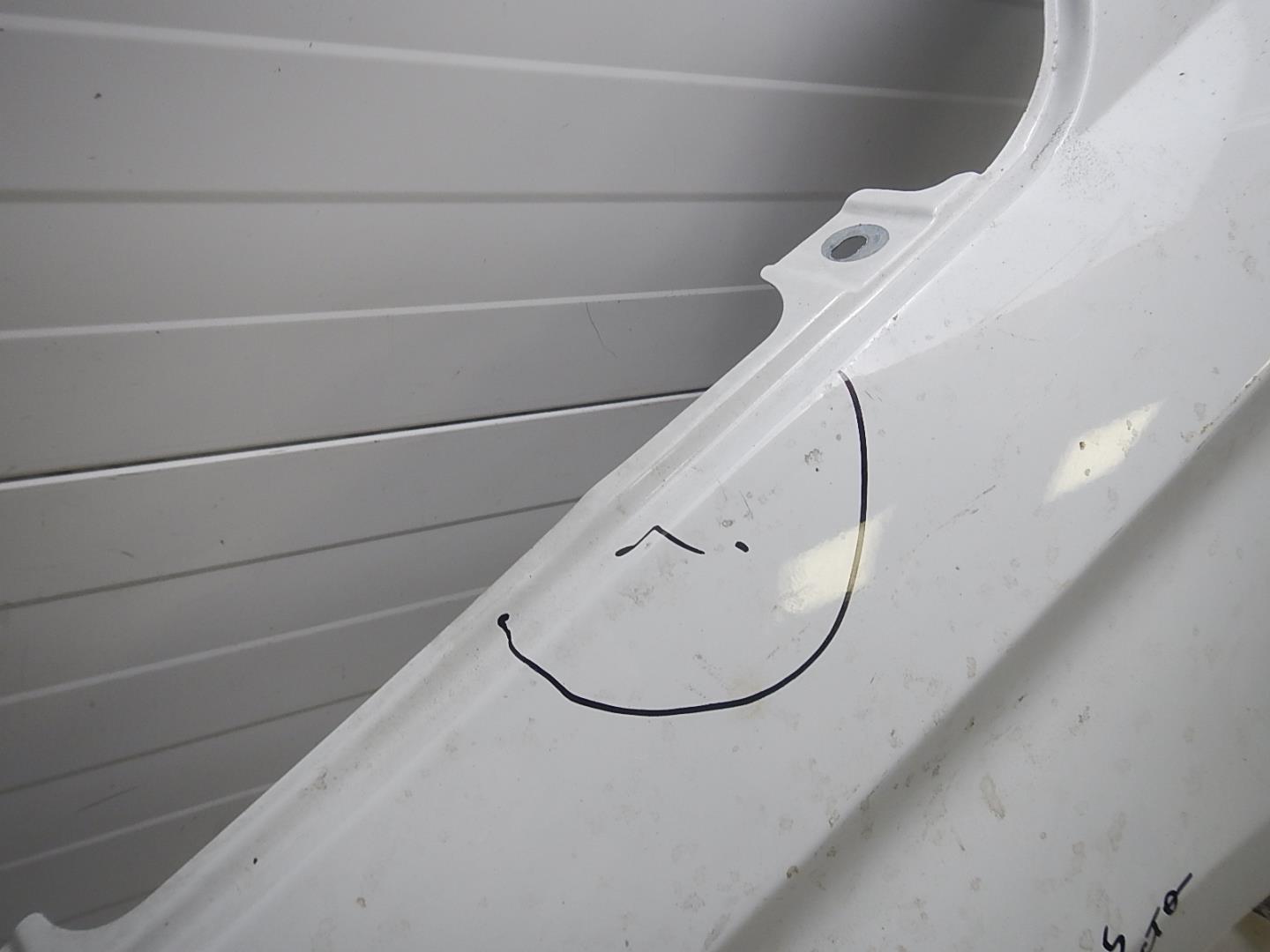 Крыло переднее левое