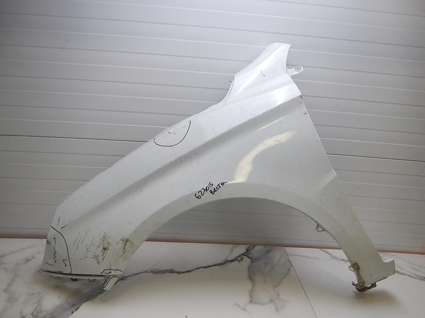 Крыло переднее левое