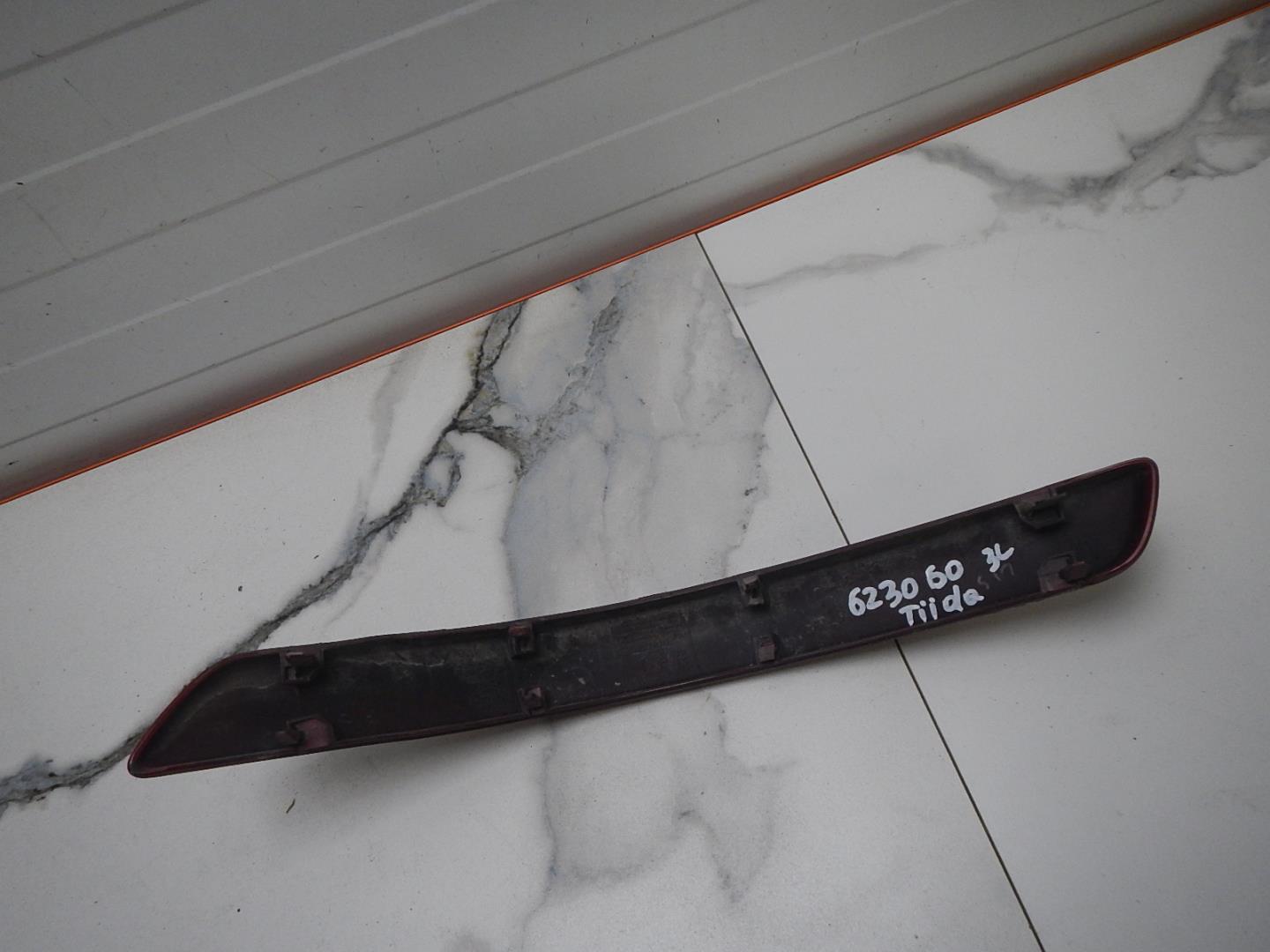 Молдинг заднего бампера