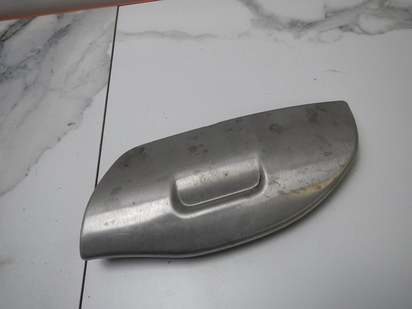 Заглушка буксировочного крюка