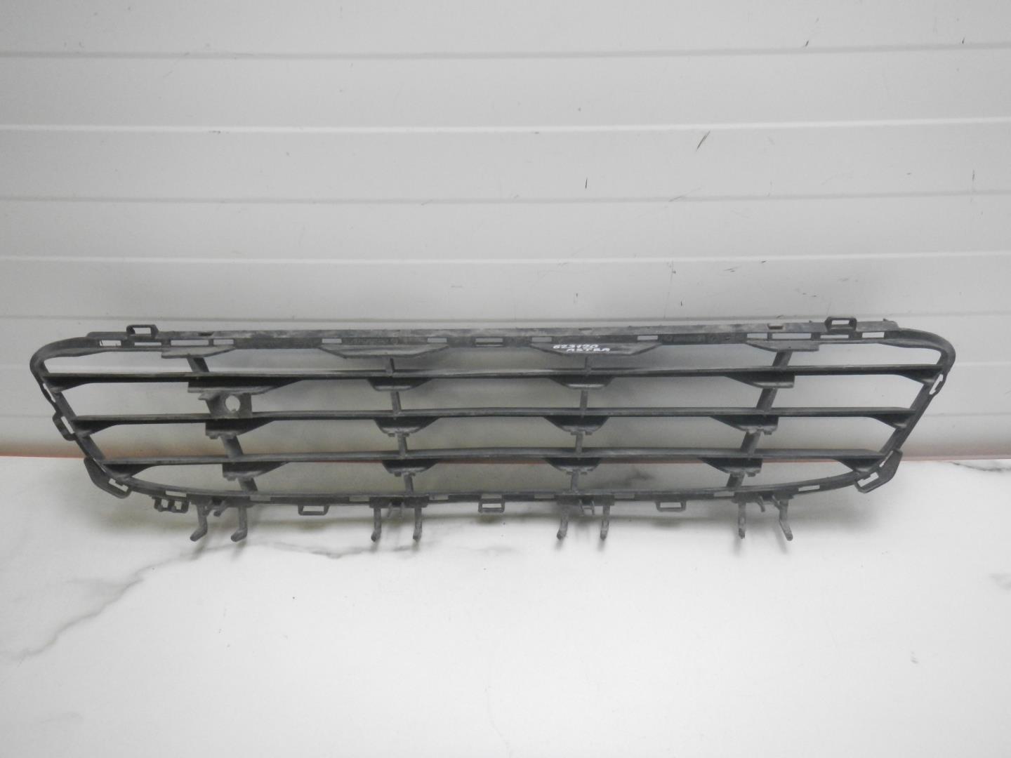 Решетка в бампер центральная