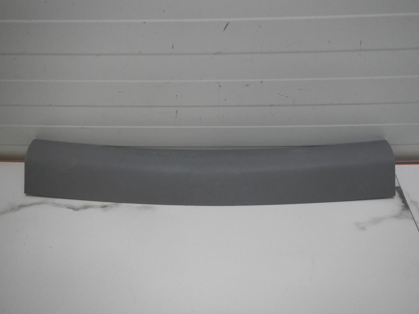 Обшивка двери багажника