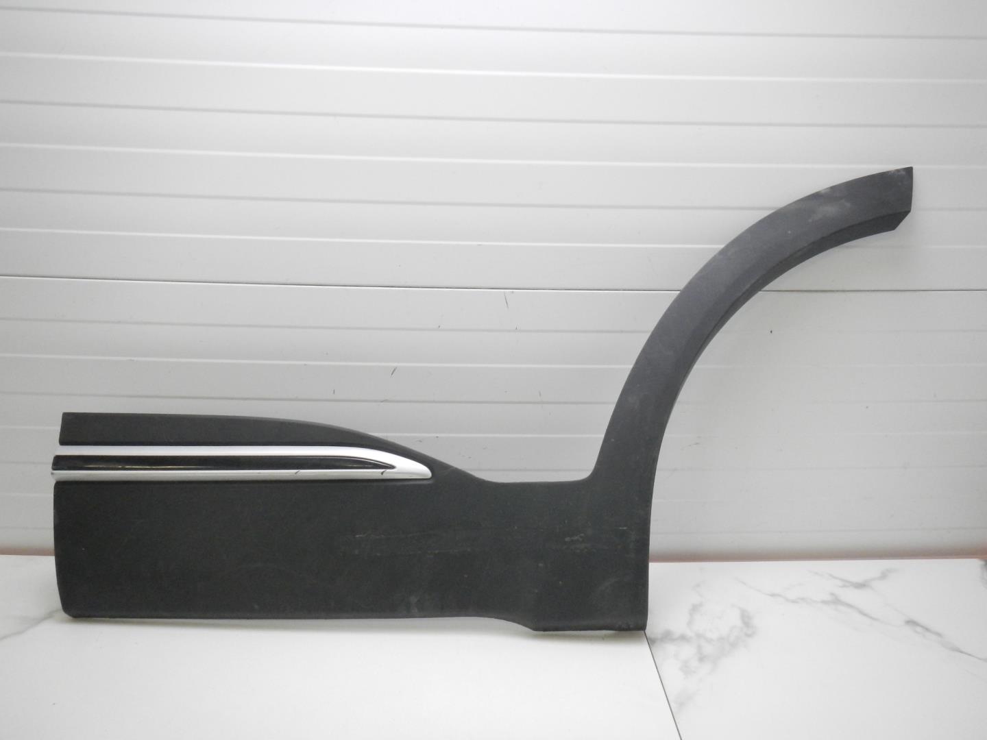 Молдинг задней левой двери