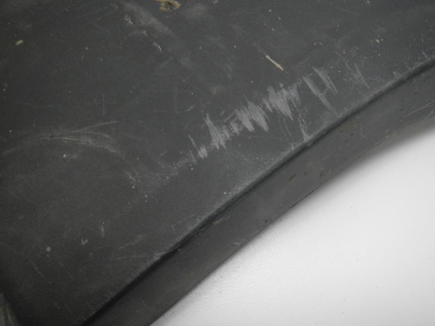 Молдинг задней левой двери