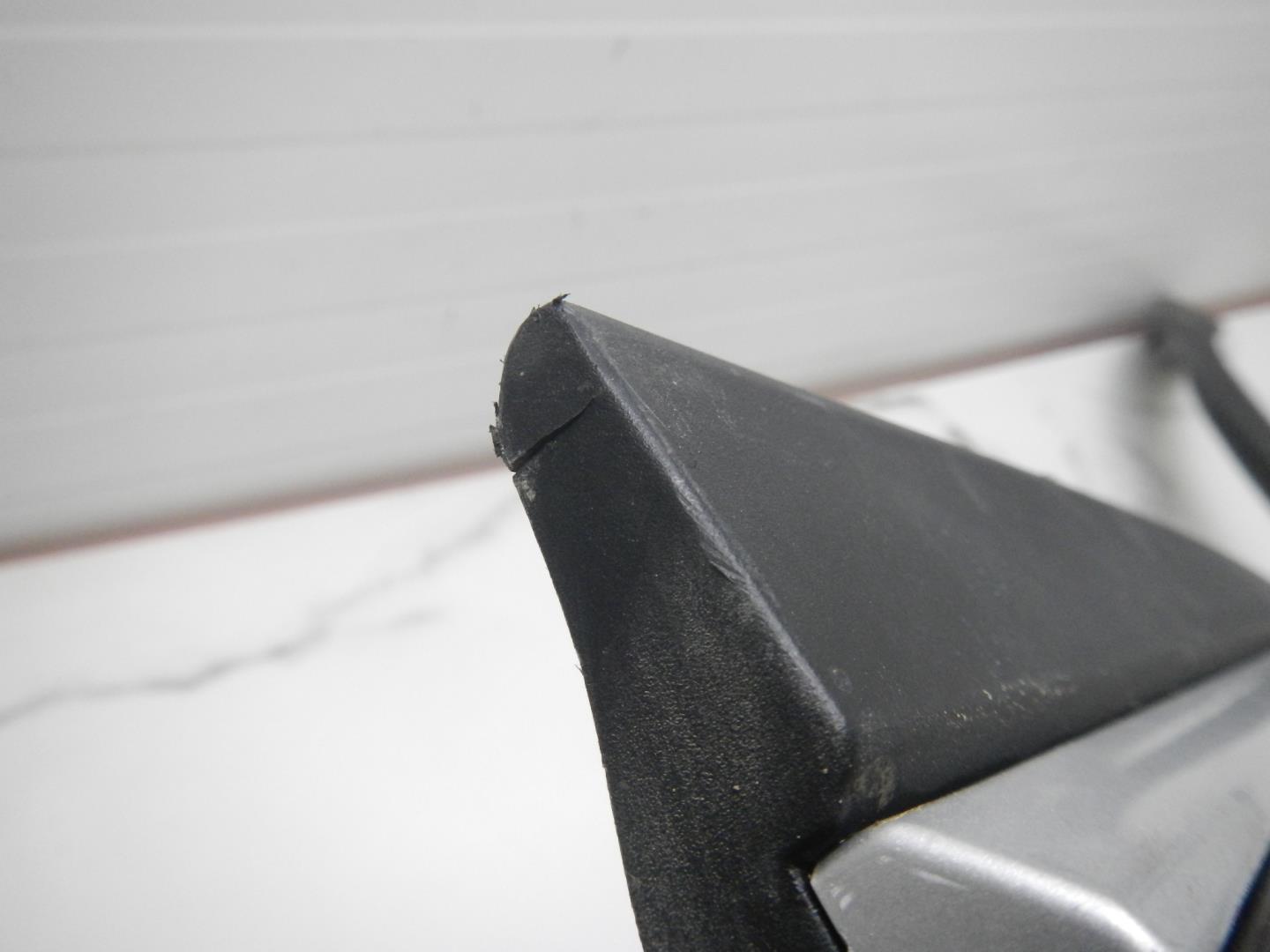 Молдинг задней левой двери