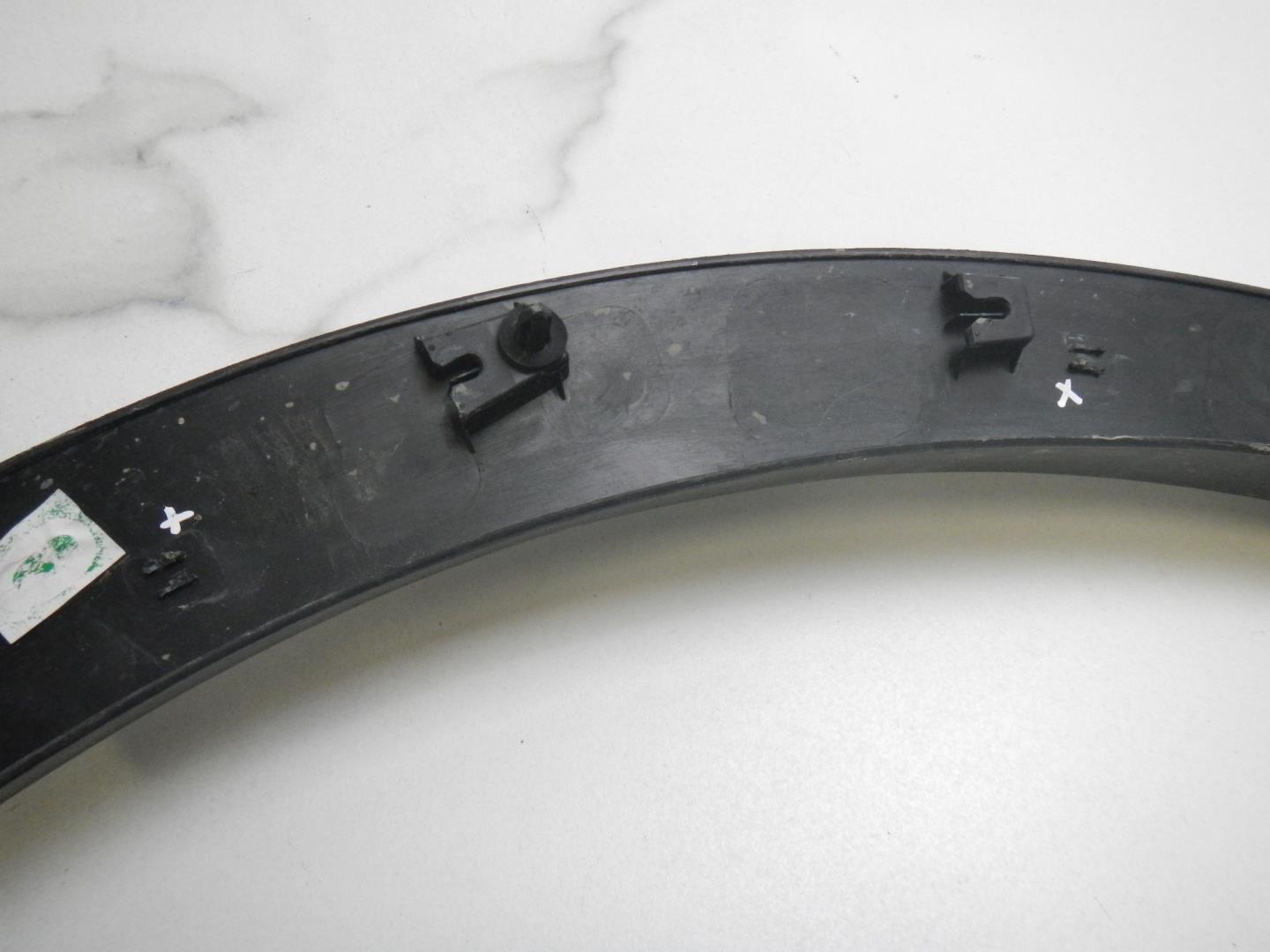 Молдинг задней левой двери