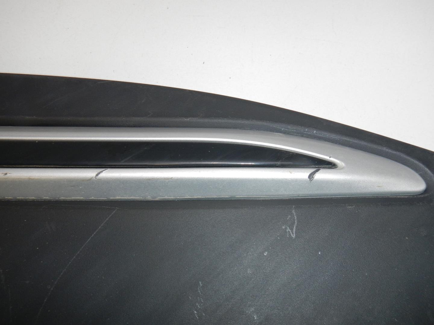 Молдинг задней левой двери