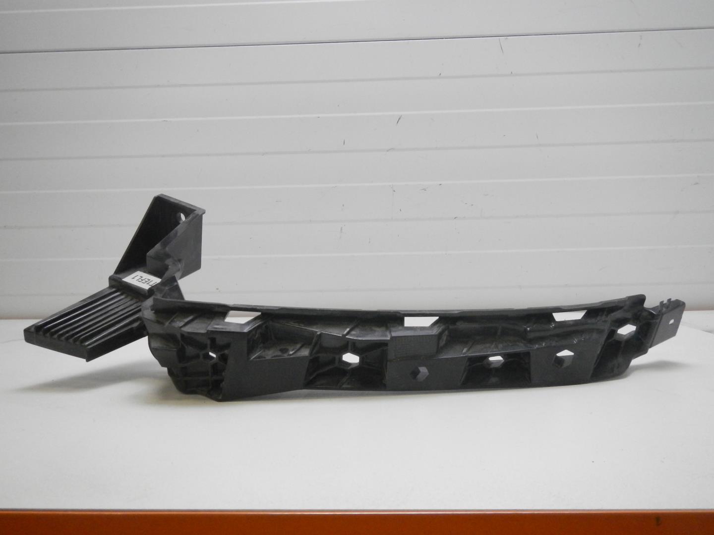 Кронштейн переднего бампера левый