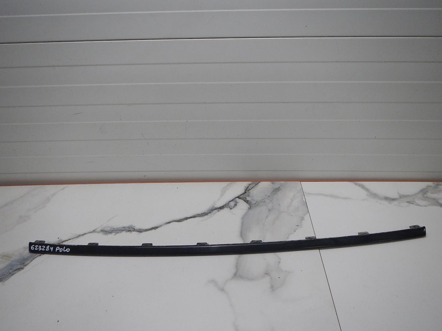 Молдинг переднего бампера