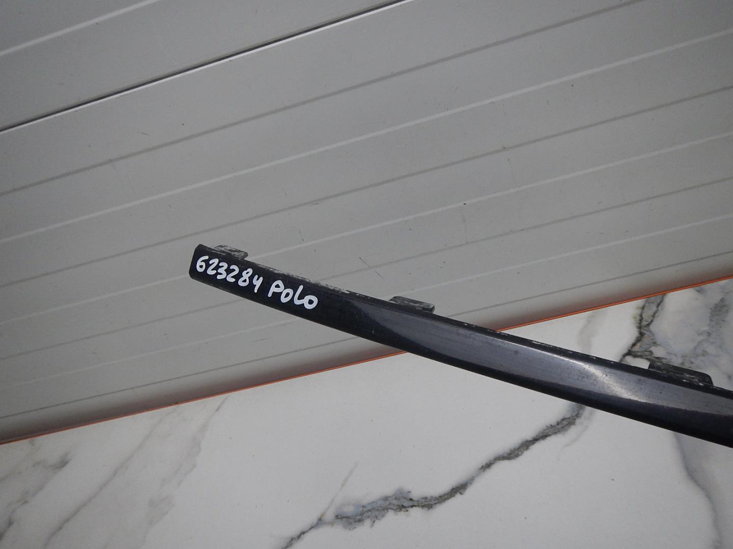 Молдинг переднего бампера