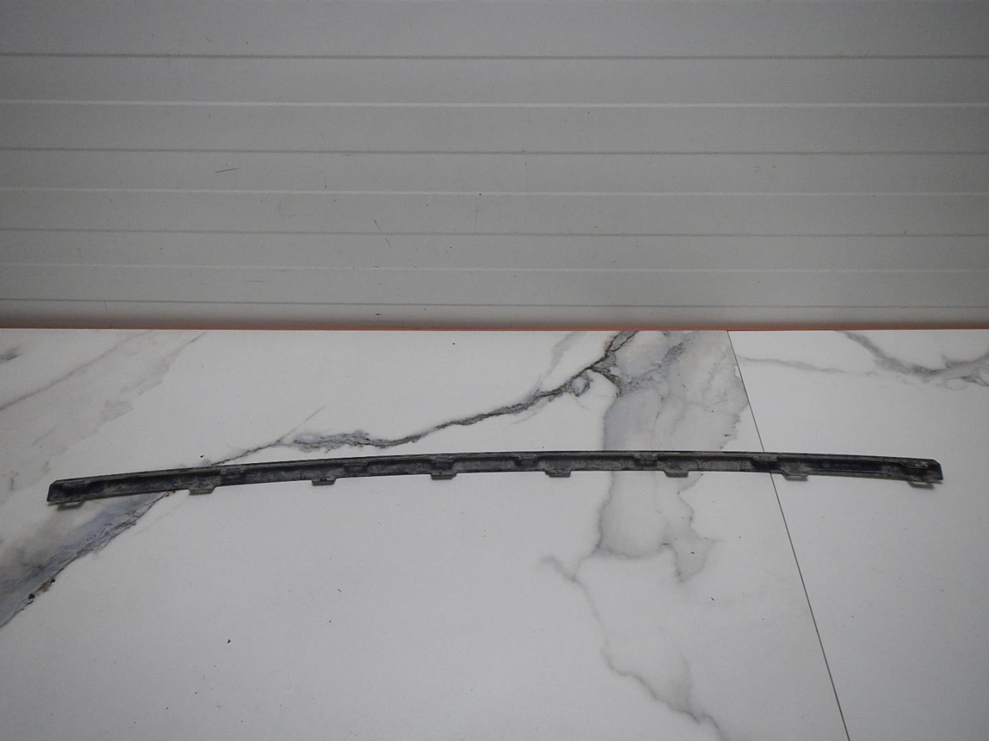 Молдинг переднего бампера