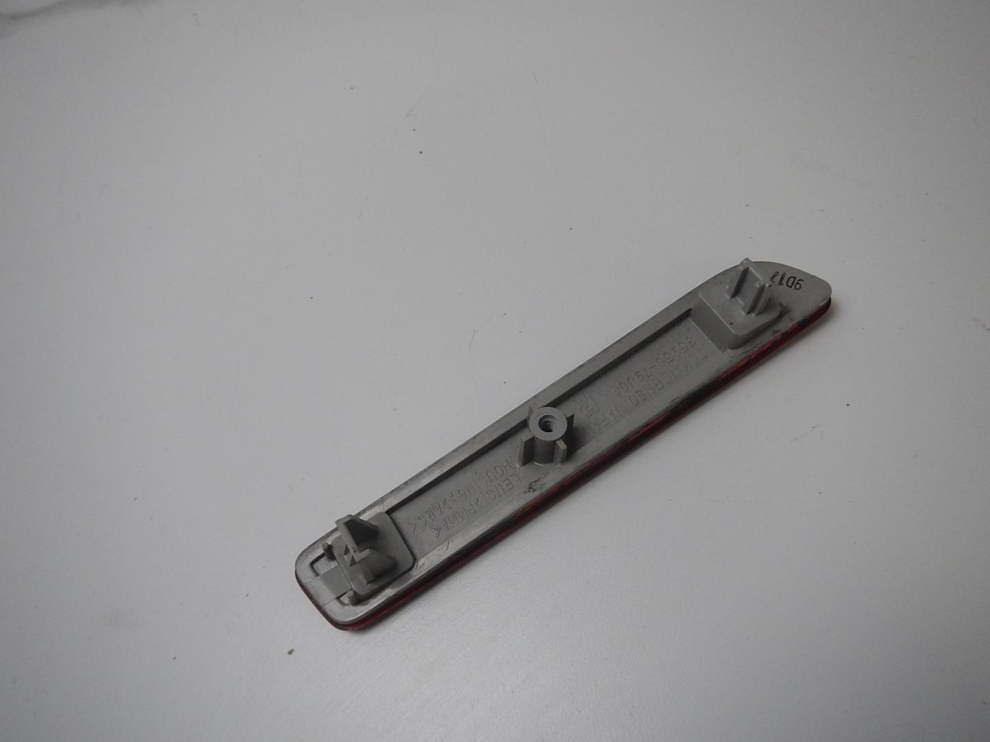 Отражатель в бампер задний правый