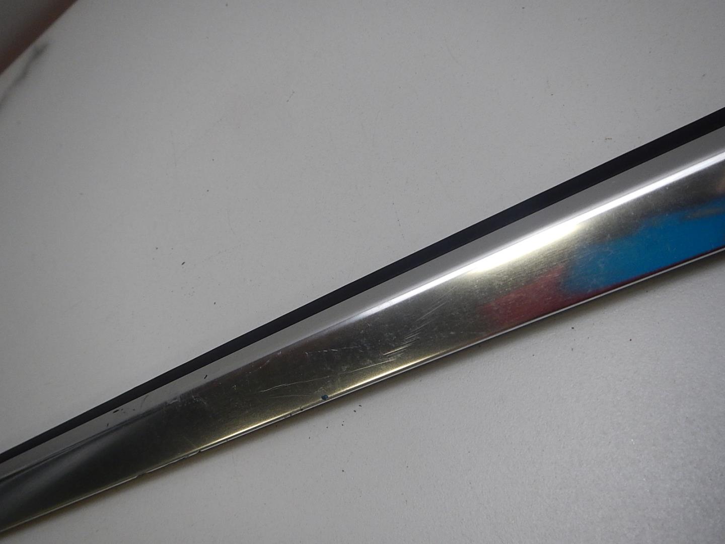 Накладка стекла переднего правого