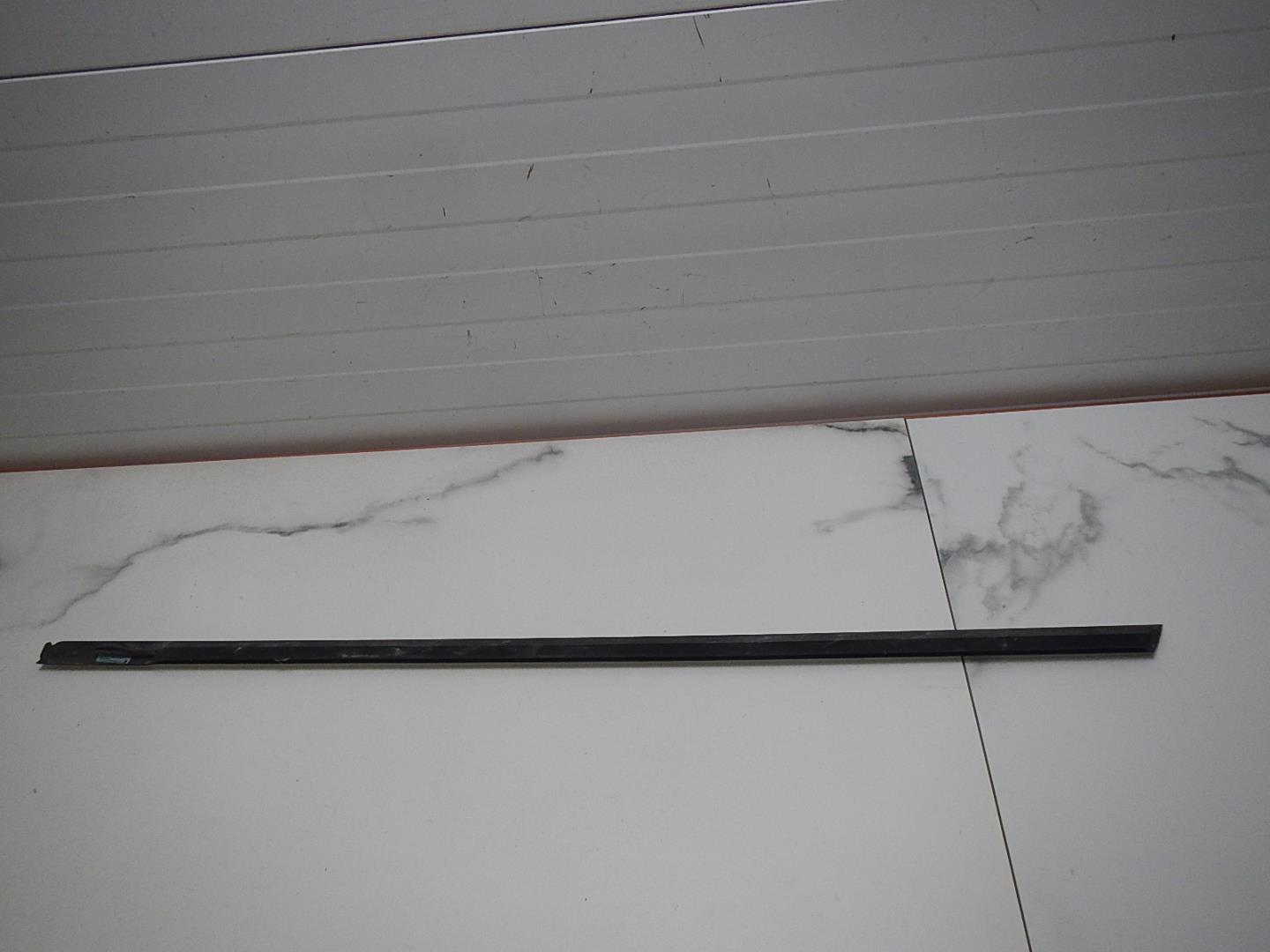 Накладка стекла переднего правого