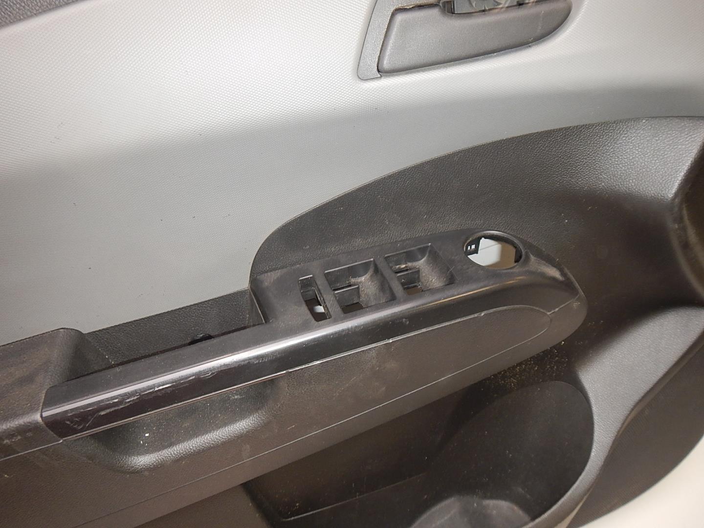 Обшивка двери передней левой