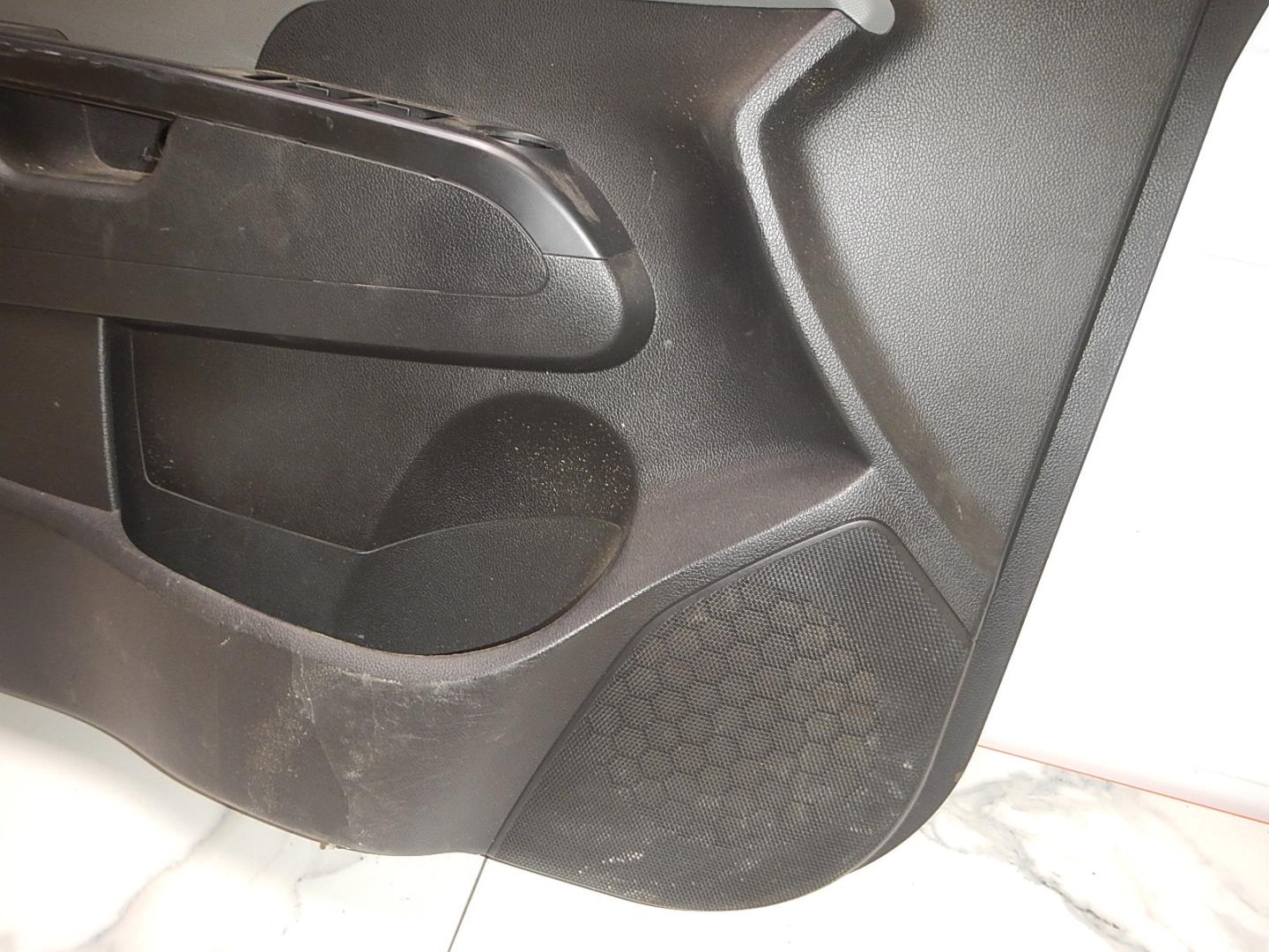 Обшивка двери передней левой